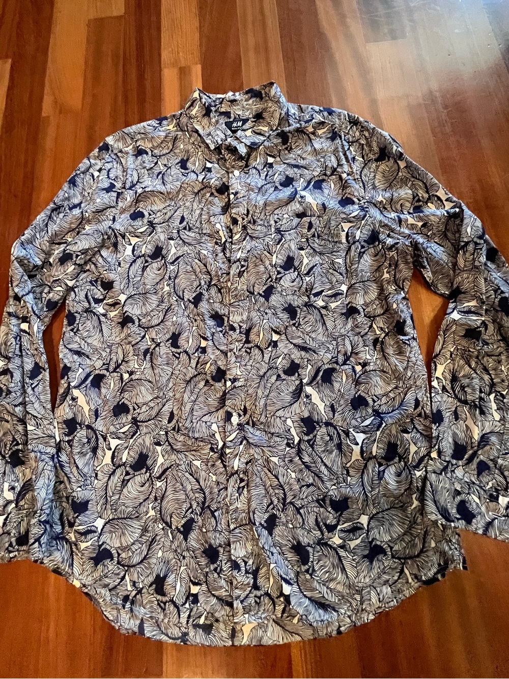 H&M Men’s Navy and White Leaf-Print Button-Down Shirt